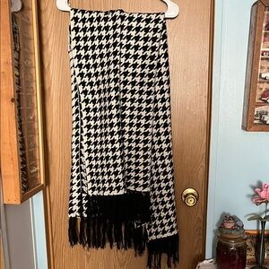 Black and White Houndstooth Scarf